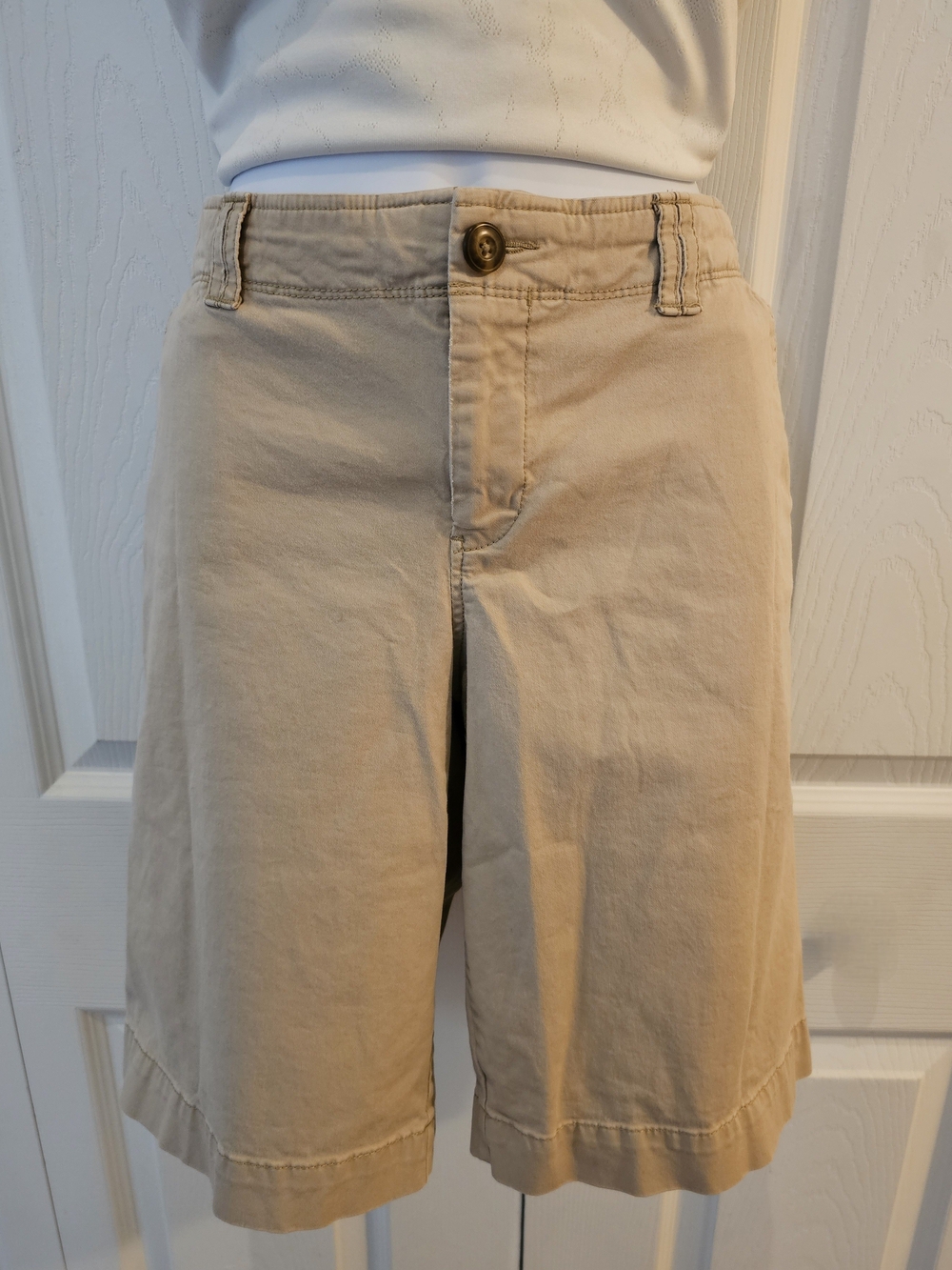 Old Navy Vintage Khaki Bermuda Shorts Low Rise Thick Cotton Twill - Size 10